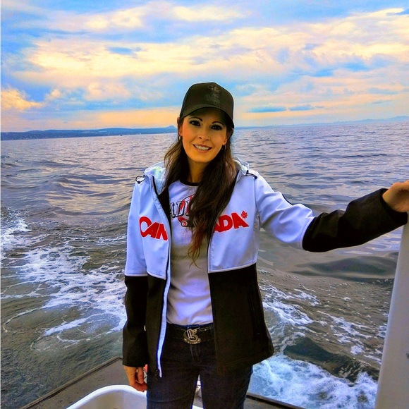 Meet your Posher, Denise - Picture 1 of 4